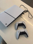 Videogame Playstation 5 PS5 Versão Com Disco Seminovo  + 2 Controles + 2 Jogos